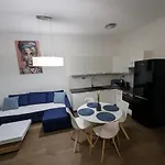 Fantabulous Downtown Abode W King Bed, 65\