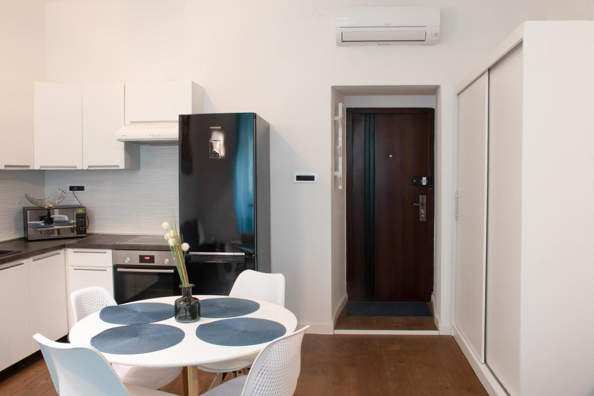 Apartment Fantabulous Downtown Abode W King Bed, 65