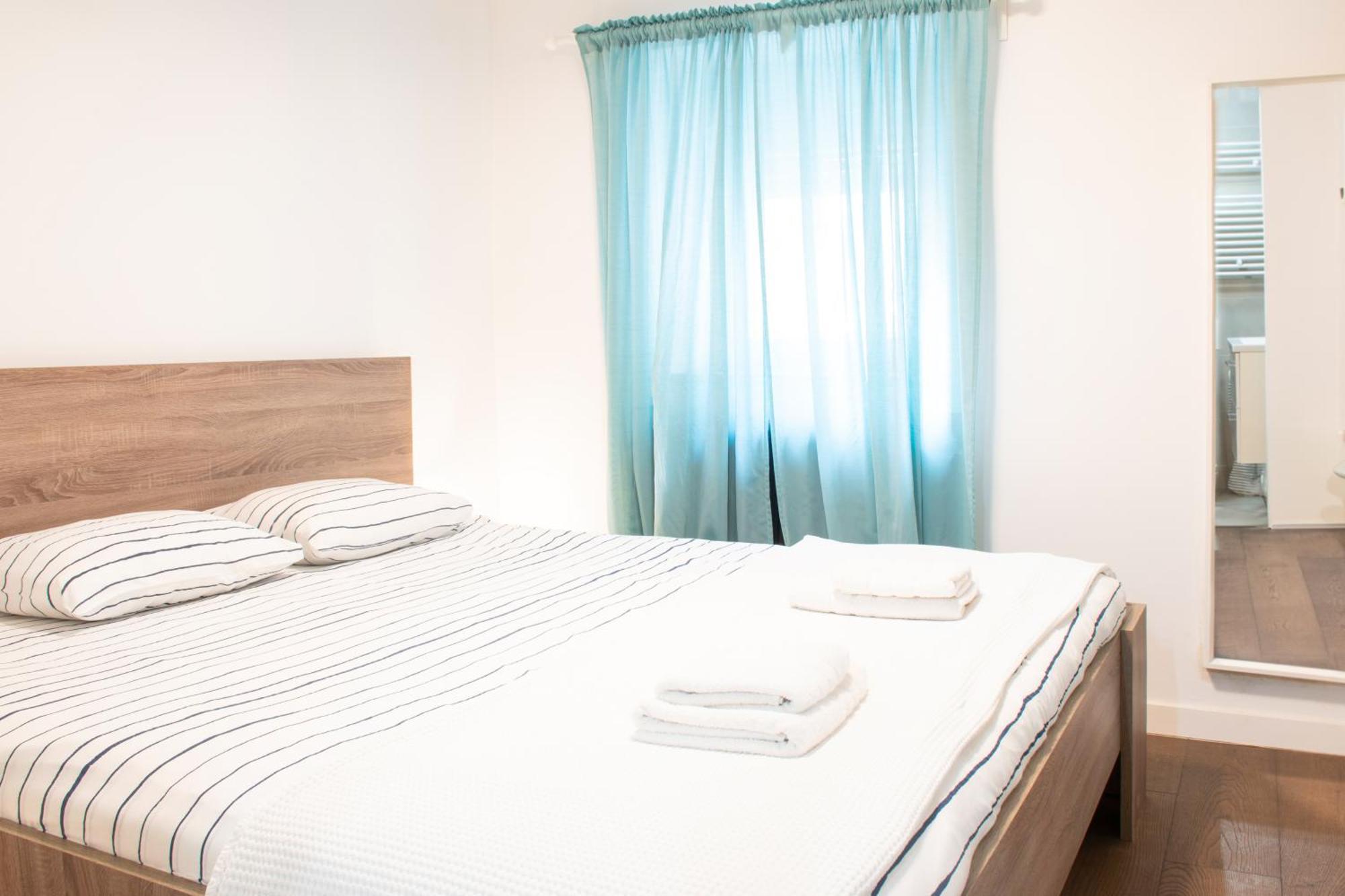 Fantabulous Downtown Abode W King Bed, 65