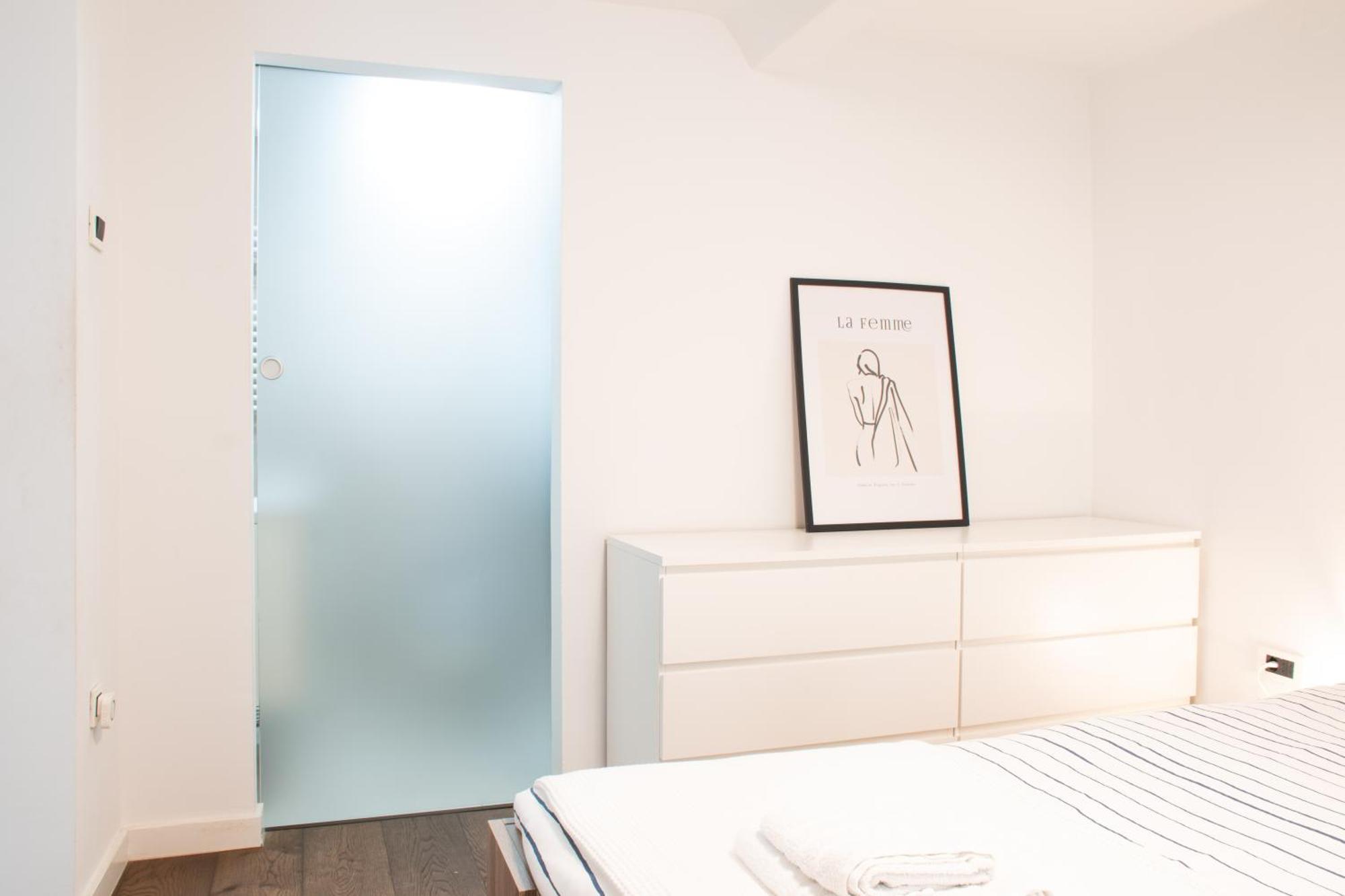 Fantabulous Downtown Abode W King Bed, 65